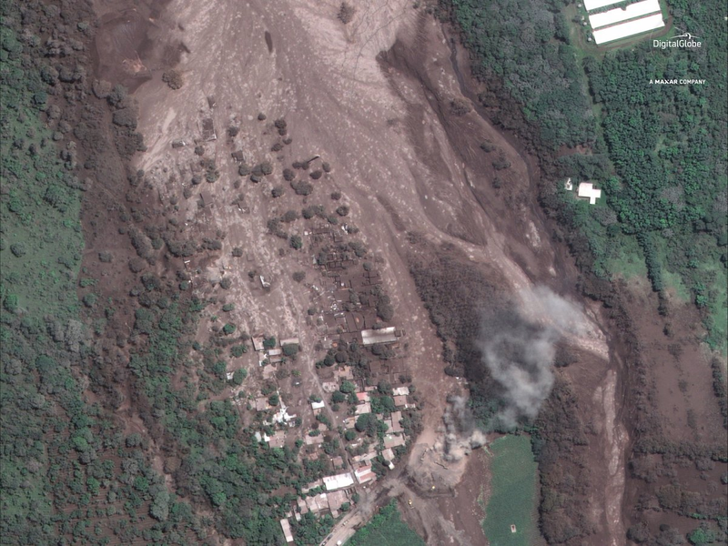 Illustration for article titled Guatemala antes y después de la erupción del volcán de Fuego, en impactantes fotos de satélite